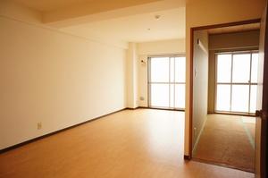 Living and room. LDK14.96 tatami 3DK → 1LDK + renovation already in S! 