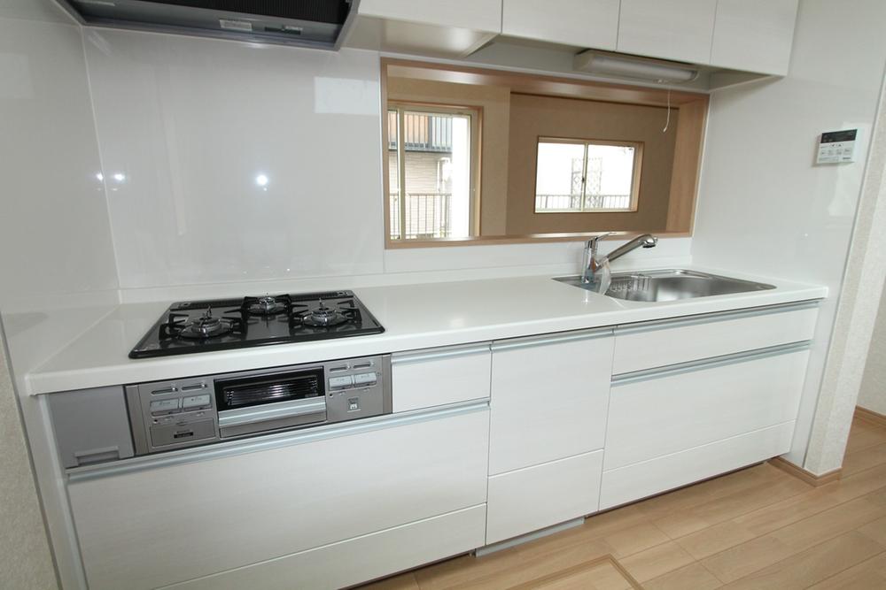 Kitchen. Indoor (10 May 2013) Shooting Face-to-face kitchen for children eyes reach