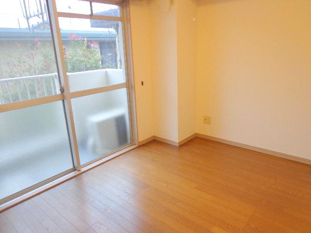 Non-living room. 6 Pledge of Western-style