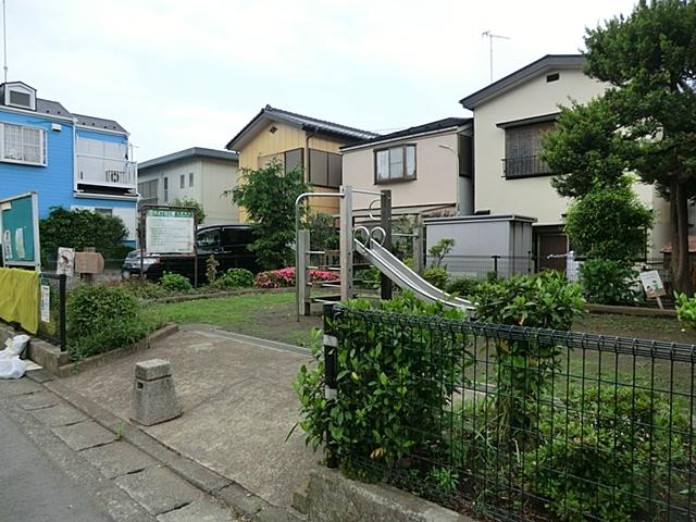 park. 50m until the tree-lined 4-chome Park