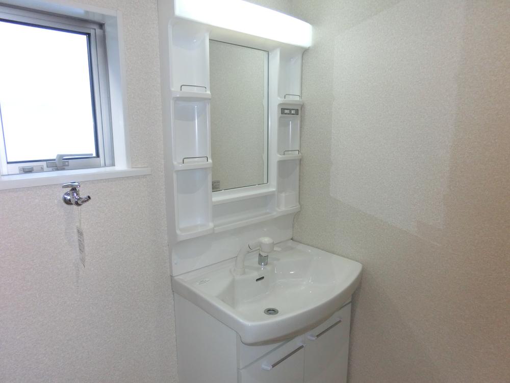 Wash basin, toilet. Bright basin.