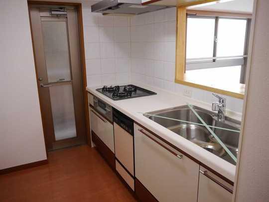 Bathroom. System kitchen, New replaced..