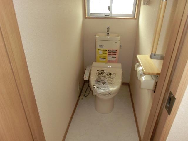 Toilet. 1 Building