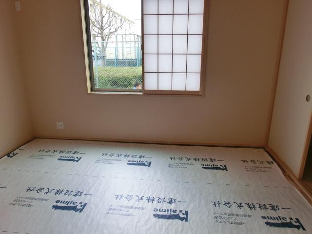 Non-living room. 1 Building