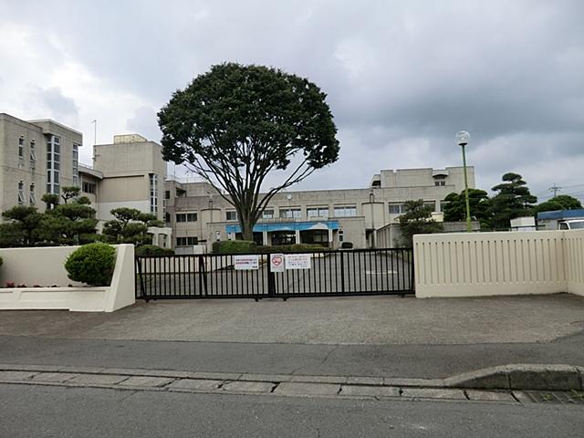 Junior high school. Sagamihara Municipal upper groove 600m to the south junior high school