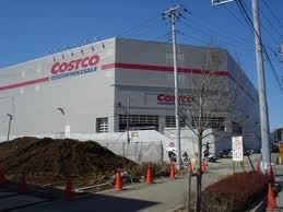 Supermarket. 1000m to Costco (super)