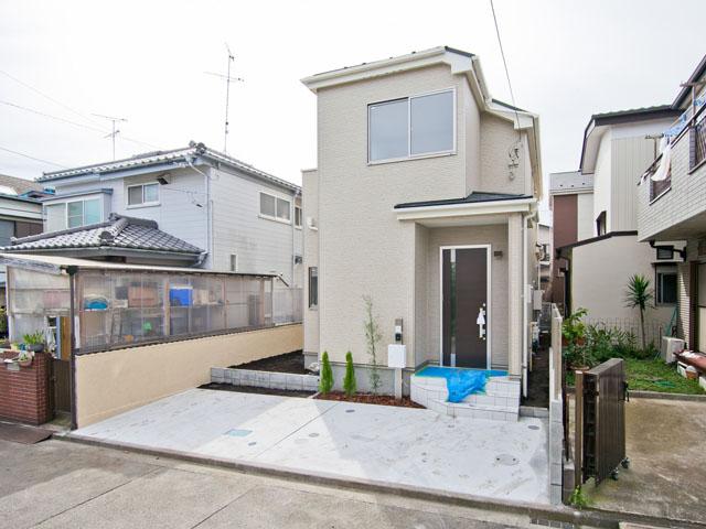 Local photos, including front road. Local (10 May 2013) Shooting