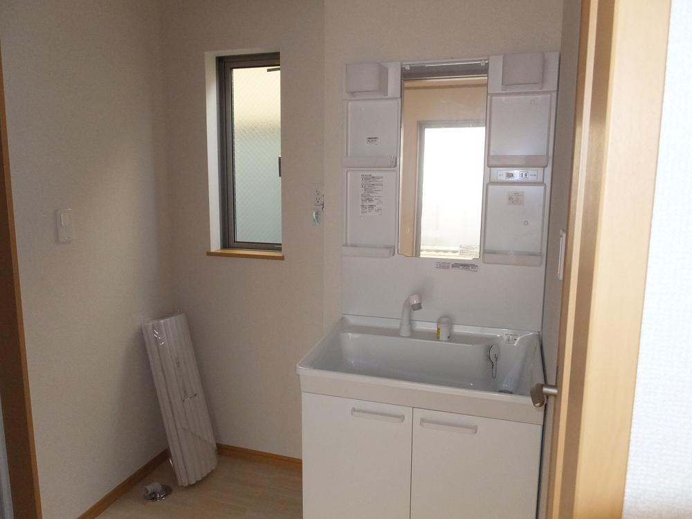 Wash basin, toilet. Indoor (10 May 2013) Shooting