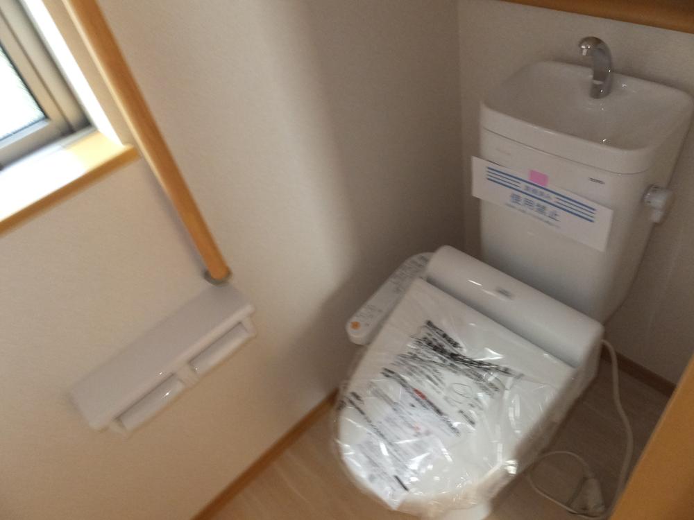 Toilet. Indoor (10 May 2013) Shooting