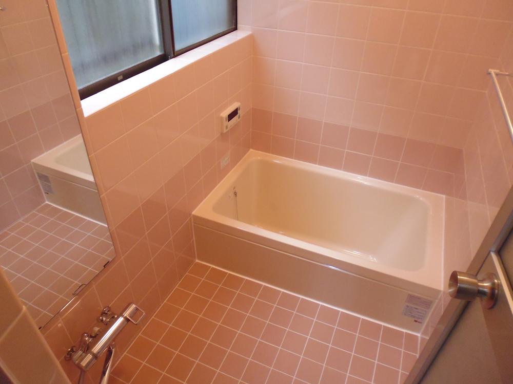 Bathroom. Indoor (12 May 2013) Shooting