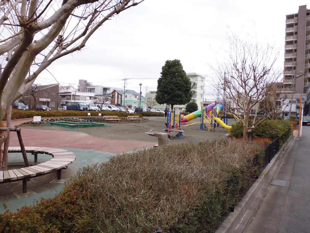 Other. There is park on the southeast side 20m
