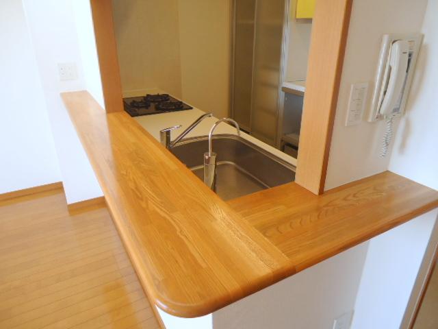 Kitchen. Widely counter width, Easy-to-use!