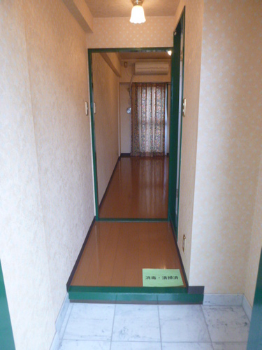 Entrance. Entrance ・ Corridor