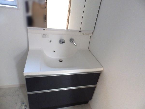 Wash basin, toilet. Indoor (10 May 2013) Shooting