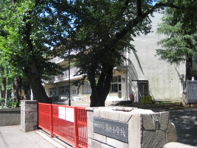 Primary school. Freshening up to elementary school 900m