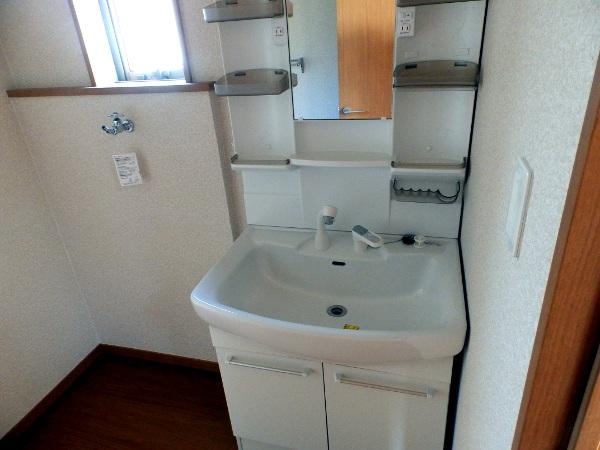 Wash basin, toilet. Indoor (10 May 2013) Shooting