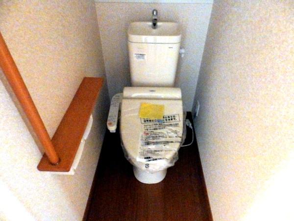 Toilet. Indoor (10 May 2013) Shooting