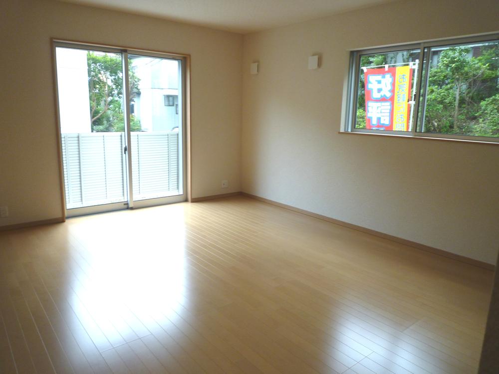 Same specifications photos (living)