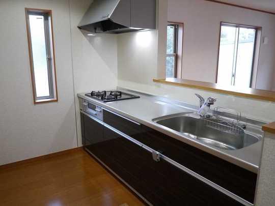 Kitchen. Stainless steel worktop ・ Glass top stove system Kitchen