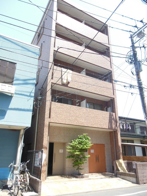 Building appearance. This property in the middle of Sagamihara Station and City Hall