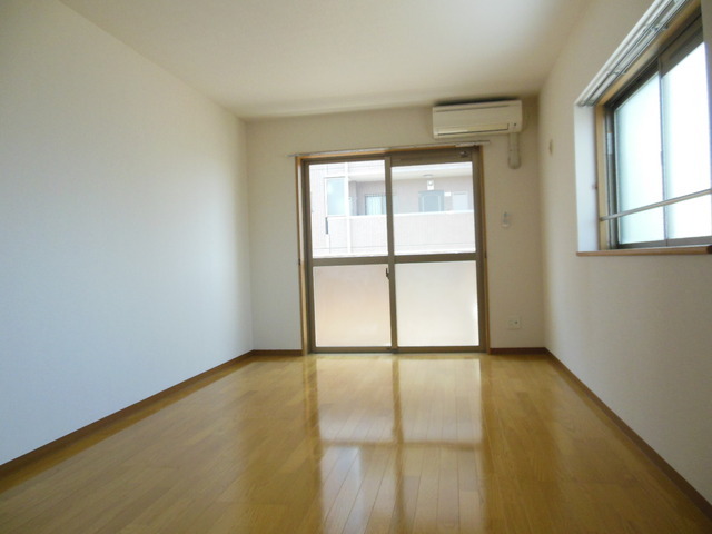 Other room space. It is a nice room