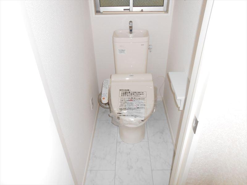 Toilet. Indoor (12 May 2013) Shooting Building 3