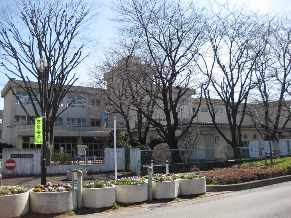 Primary school. 963m to Sagamihara Municipal Yasaka Elementary School