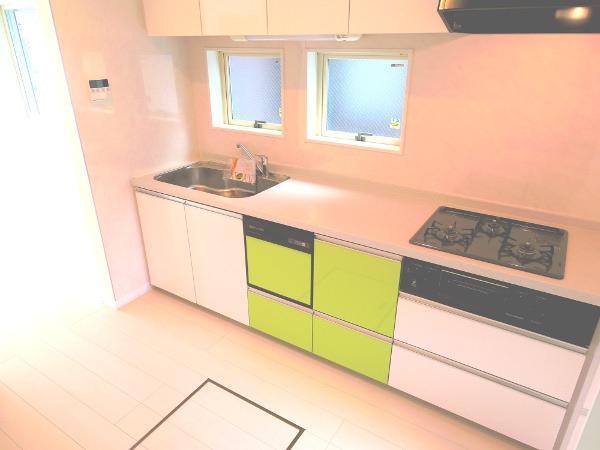 Kitchen. Local (10 May 2013) Shooting