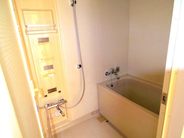 Bathroom. Indoor (11 May 2013) Shooting