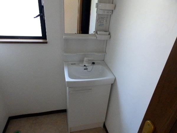 Wash basin, toilet. Indoor (10 May 2013) Shooting