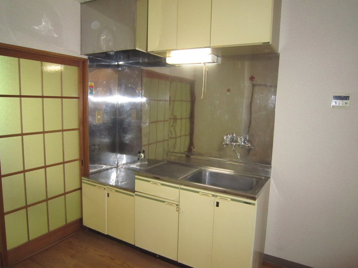 Kitchen. Gas stove installation Allowed