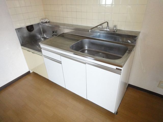 Kitchen. ◇ 2 lot gas stoves can be installed in the kitchen ◇