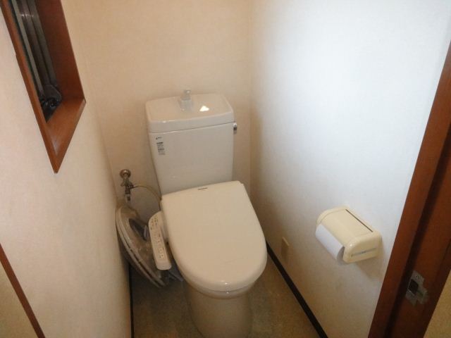Toilet. ◇ shower toilet function of toilet ◇