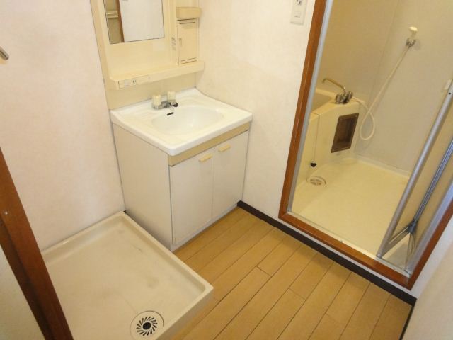 Washroom. ◇ dressing room of independent wash basin equipped ◇