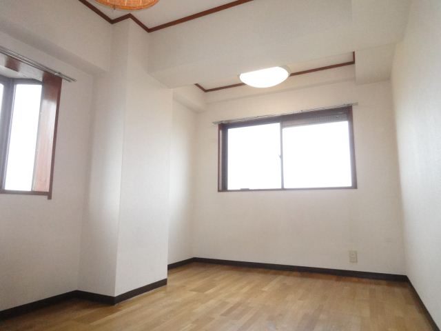 Living and room. ◇ in the living room of the corridor side it is equipped with lighting one 2 ◇