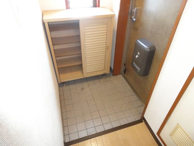 Entrance. ◇ comes with easy-to-use shoe box with simple ◇