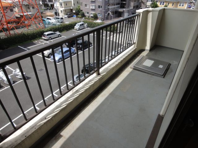 Balcony. ◇ without others blocking the day, Ventilation is also good ◇