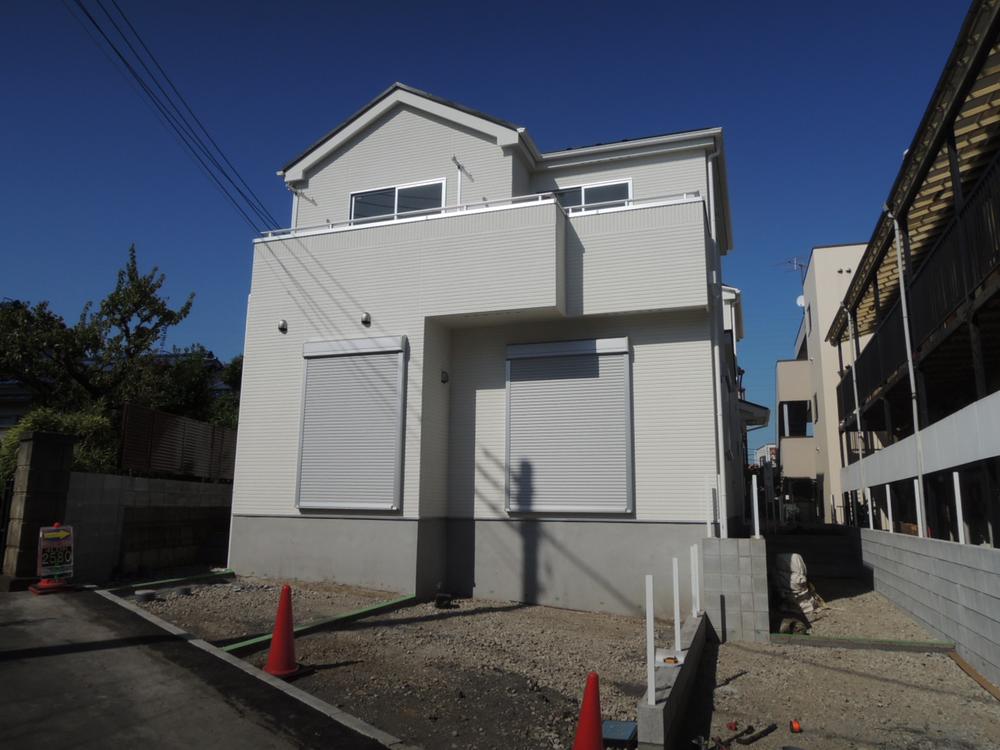 Local photos, including front road. Local (12 May 2013) Shooting