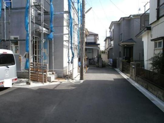 Local photos, including front road. Frontal road