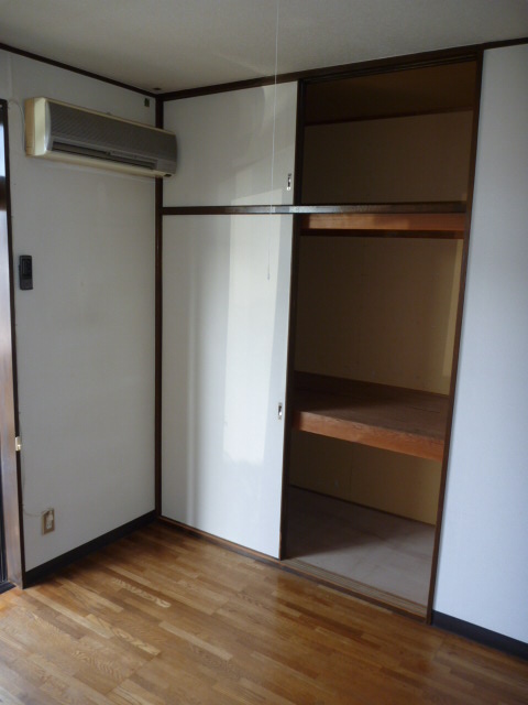 Receipt. Upper closet with ken closet