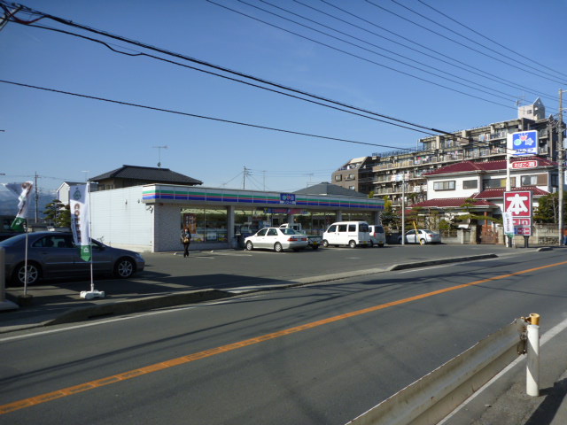 Convenience store. Three F upper groove Vanden store up (convenience store) 369m