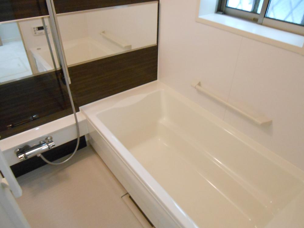 Bathroom. Indoor (11 May 2013) Shooting Building 2