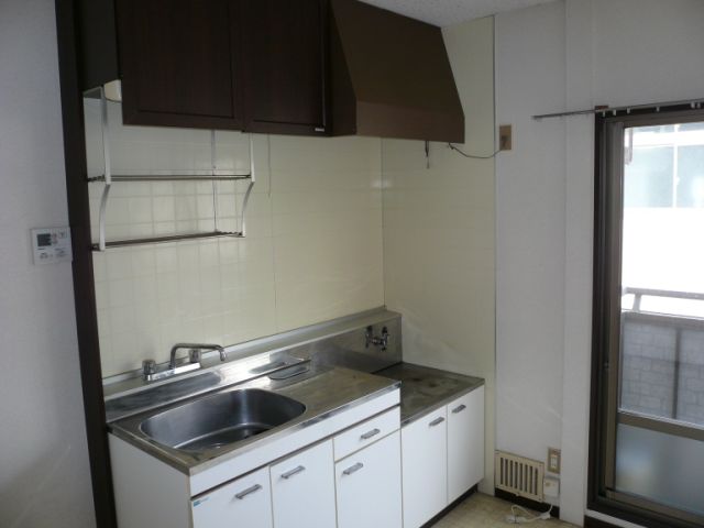 Kitchen. ◇ 2 lot gas stoves can be installed spacious kitchen of ◇