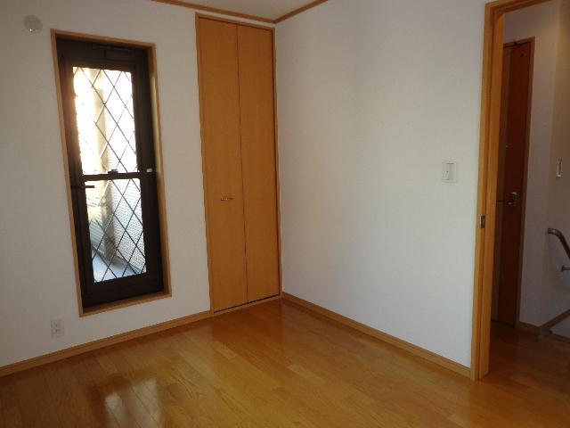 Non-living room. Second floor of the Western-style 6 tatami (There is a doorway of the balcony. )