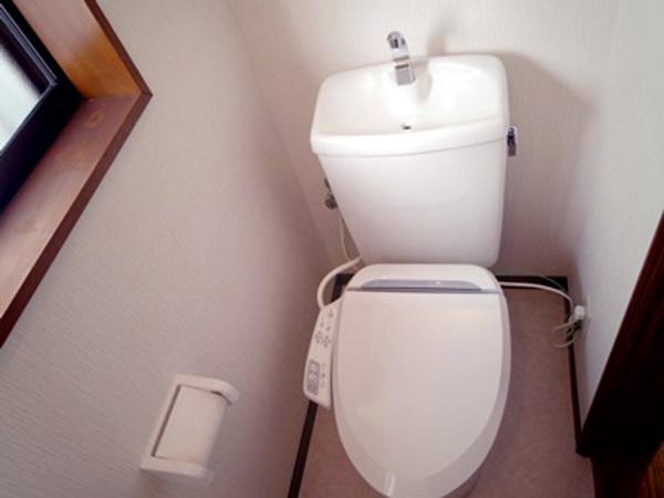 Toilet. Indoor (12 May 2013) Shooting