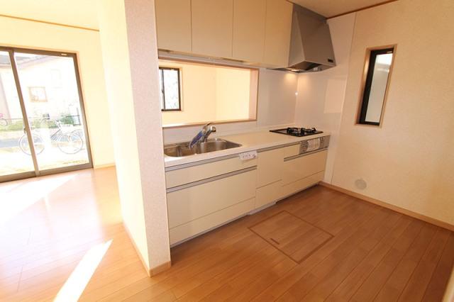 Kitchen. Popular face-to-face kitchen ・ Indoor (10 May 2013) Shooting