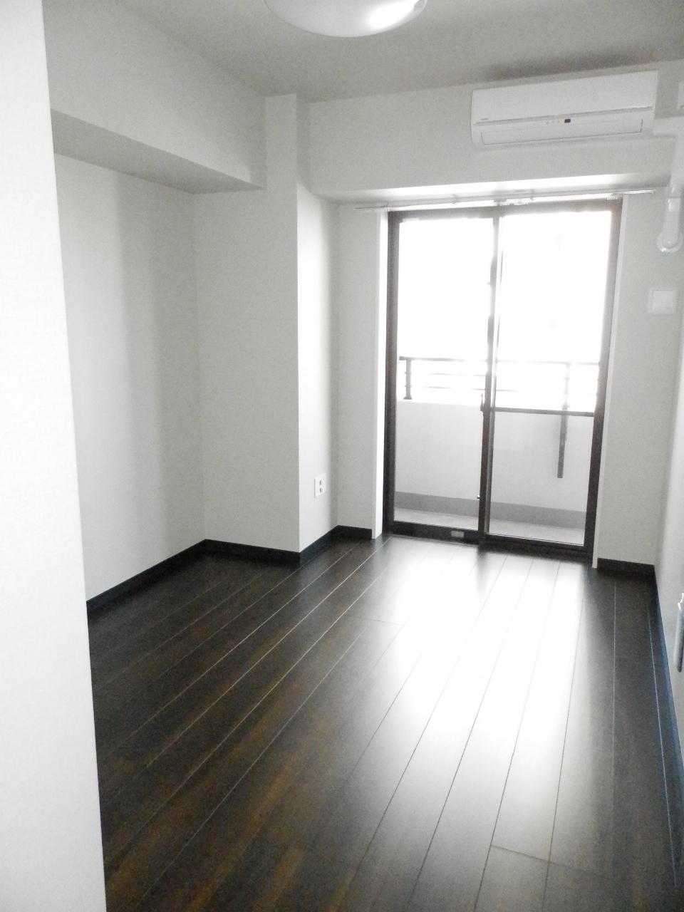 Non-living room. 6 Pledge of Western-style