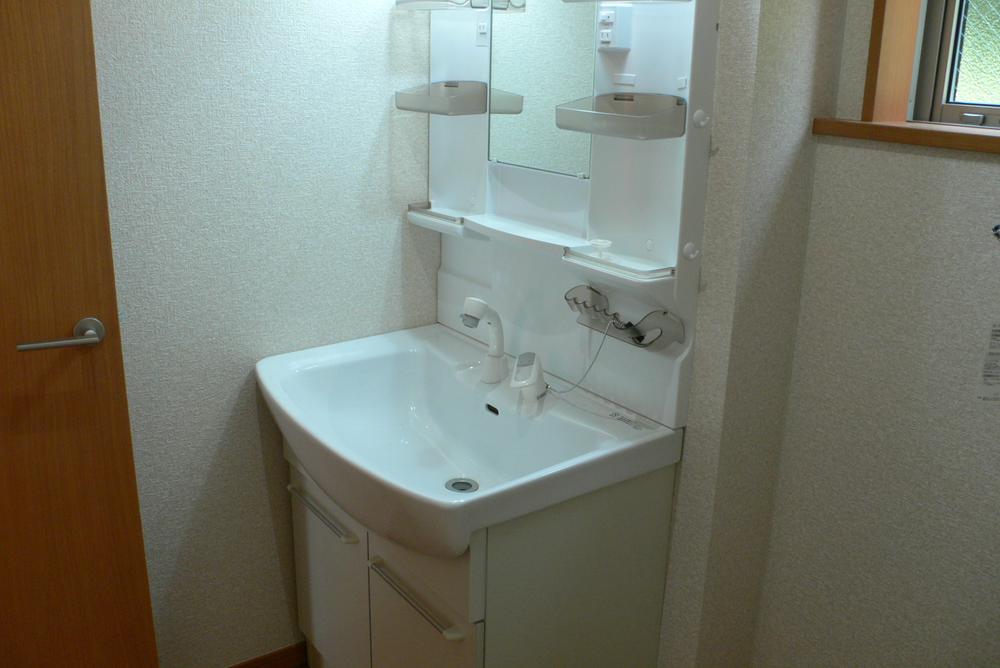 Wash basin, toilet. Indoor (10 May 2013) Shooting