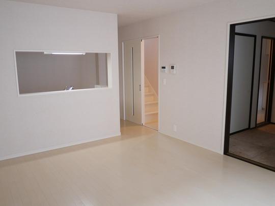 Living. LDK15 Pledge, All room pair glass, Shutters standard