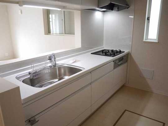 Kitchen. Artificial marble counter ・ Pair type water purifier with system Kitchen